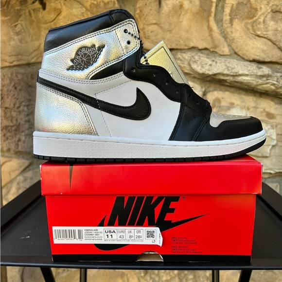 Jordan Shoes - Air Jordan 1 High “Silver Toe” Size 11 Women / 9.5 Men